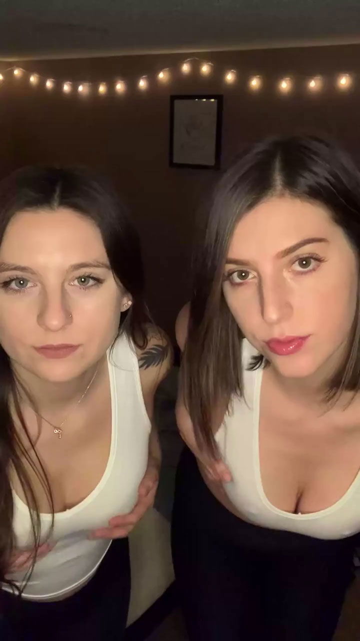 Ultraviolet Rey & Scarlet - Sexy Boobs video by Gorgeous Model from Reddit  and Onlyfans