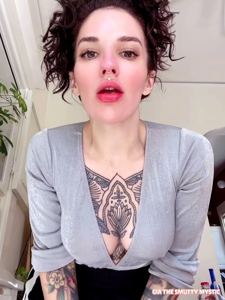 The Smutty Mystic on Boobyday, boobs, tattoo, piercing, reveal, face videos, her twitter, reddit, onlyfans links