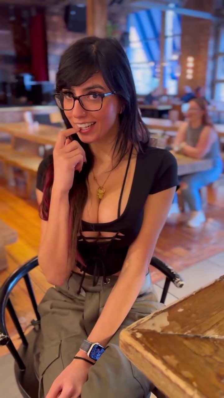 Boobyday, boobs, brunette, glasses, reveal, public, big-boobs videos, her twitter, instagram, reddit, pornhub, onlyfans, fansly links